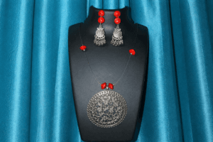 Manjadi invisible necklace